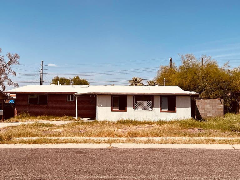 2050 W Amy Dr photo 1