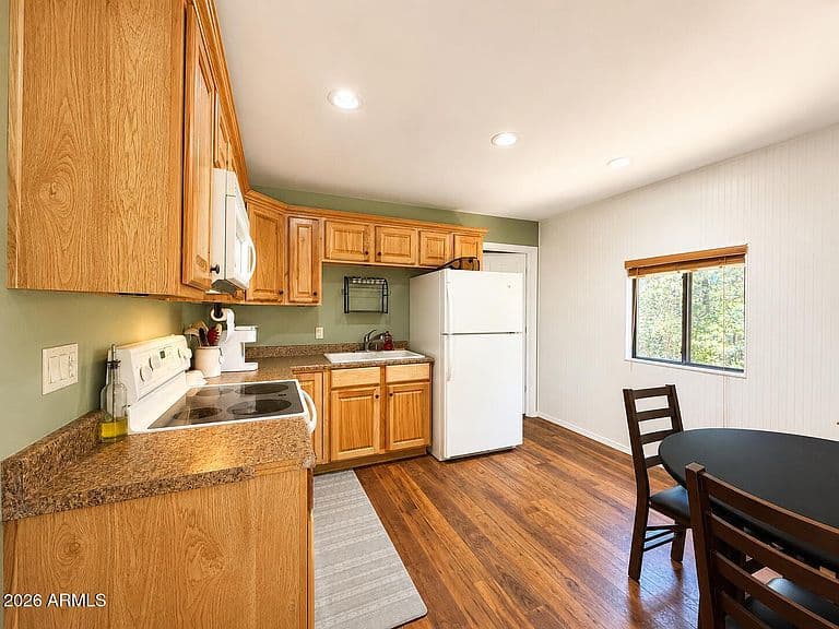 8303 W STRAWBERRY Drive photo 5