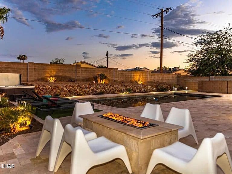 3420 Sheik Dr photo 2