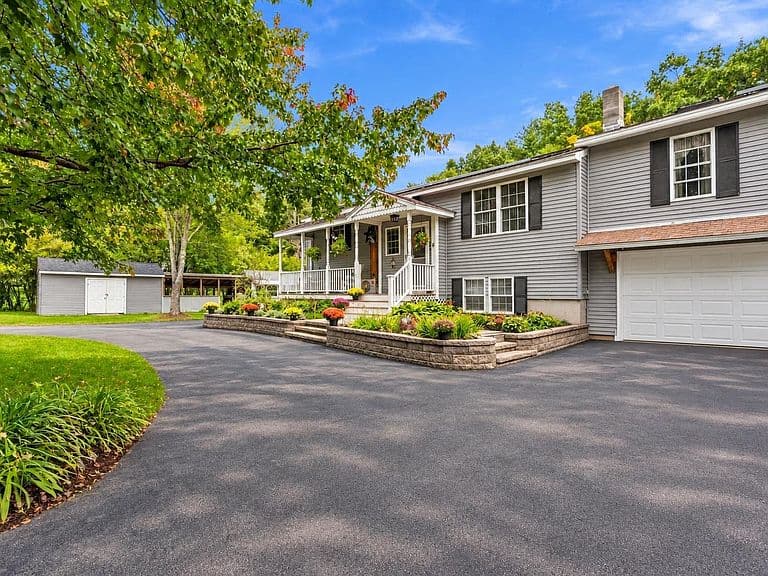 4 Woodbury Drive photo 2