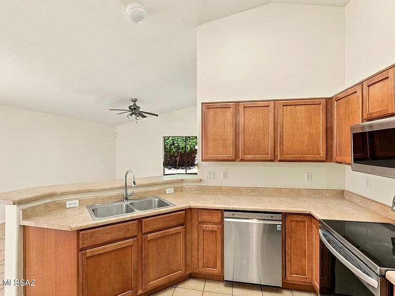 4113 E Lushfield Dr photo 3