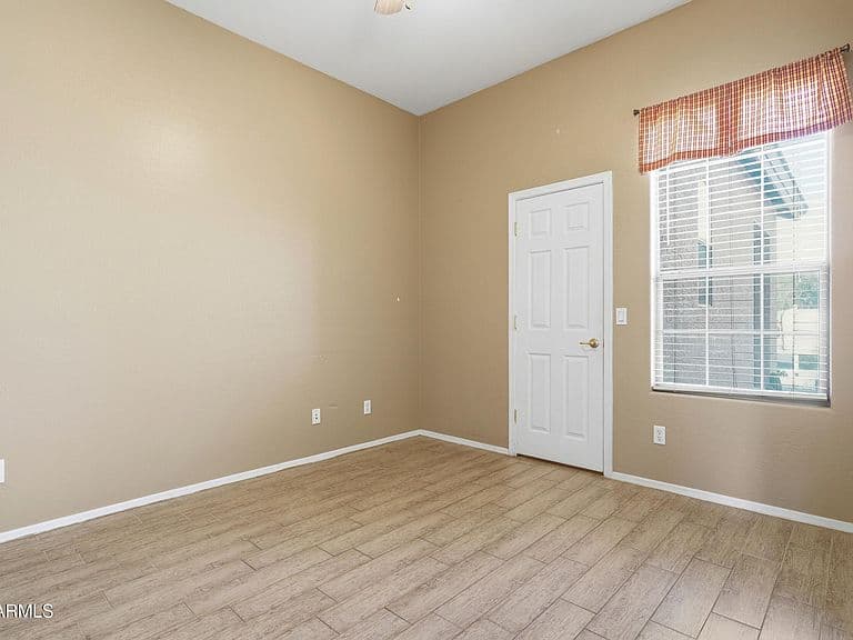 8807 W carole Lane photo 4