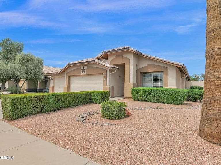 1440 E Gary Drive photo 2