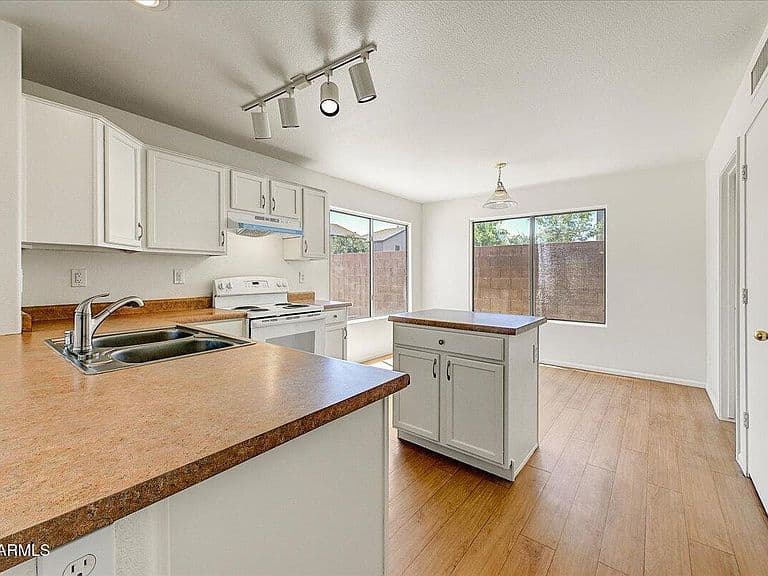 12529 W READE Avenue photo 5