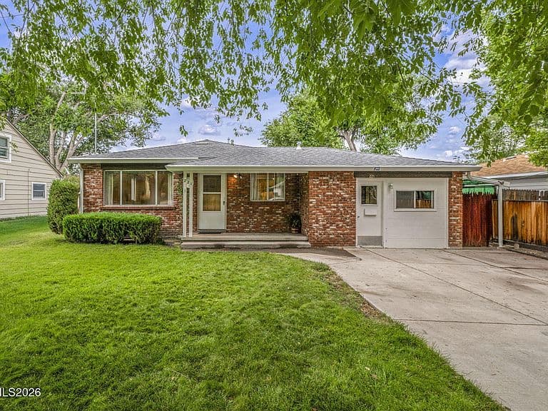 221 S Iris St photo 1