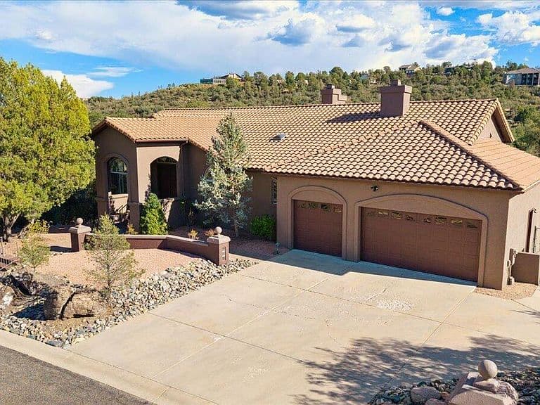 3305 CHARLA Drive photo 2