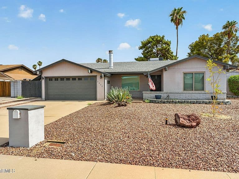 2032 W Meadow Drive photo 3