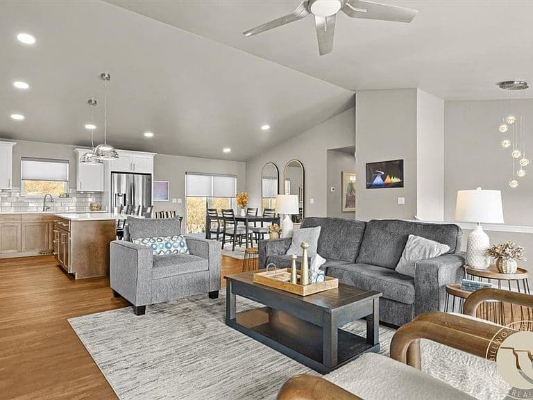3226 Country Club Cir photo 4