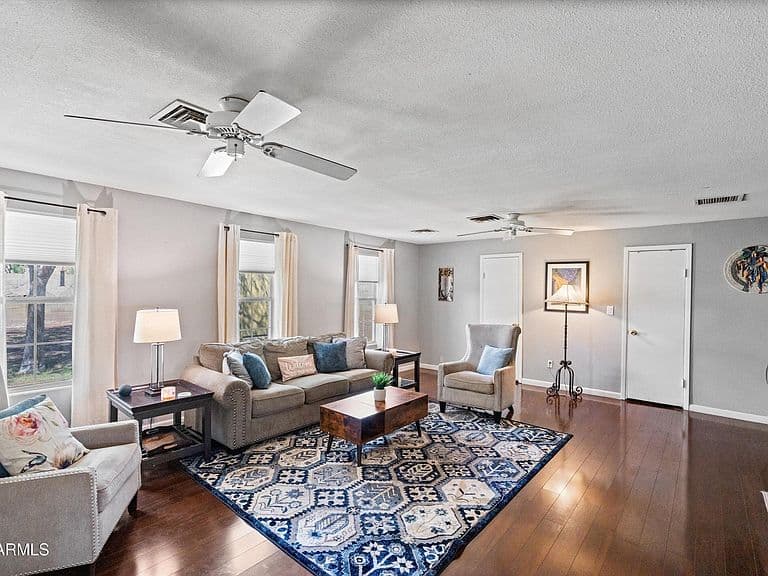 2214 W KEIM Drive photo 4