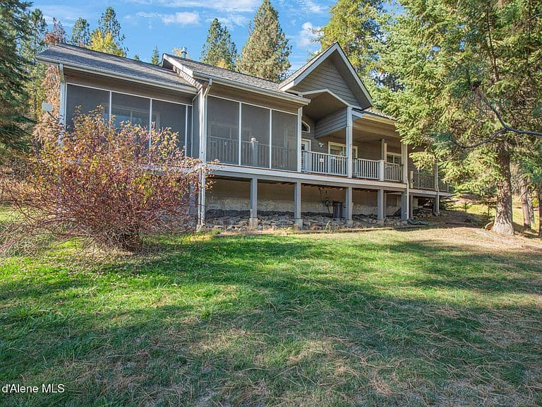1157 Elm Dr photo 1