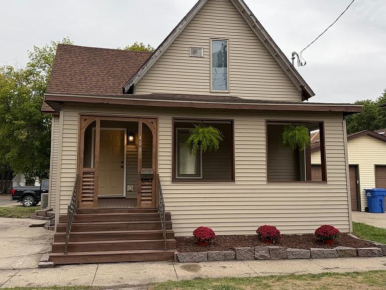 409 9th St S photo 1