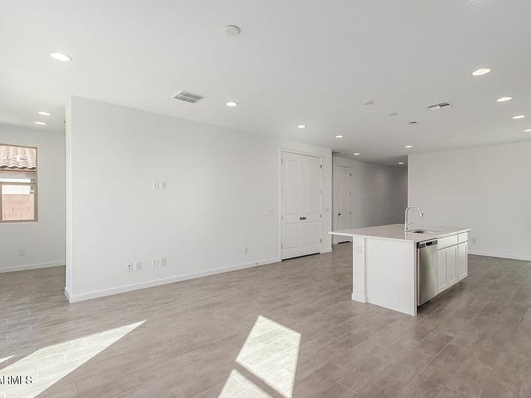 18527 E BIANCA Way photo 5