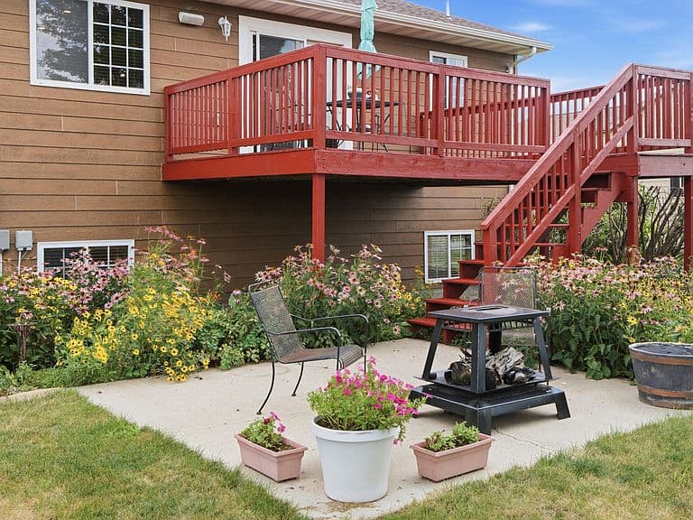 1717 Thomsen Pl photo 2