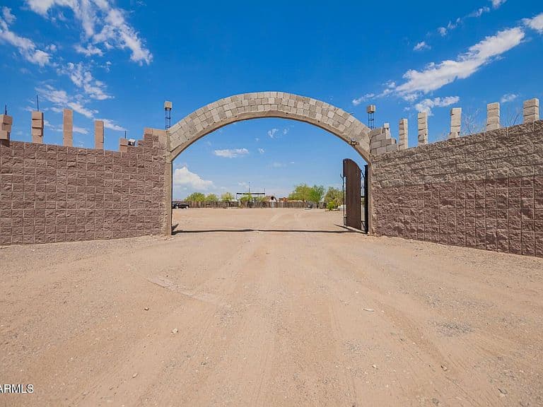 21616 W LONE MOUNTAIN Road photo 3