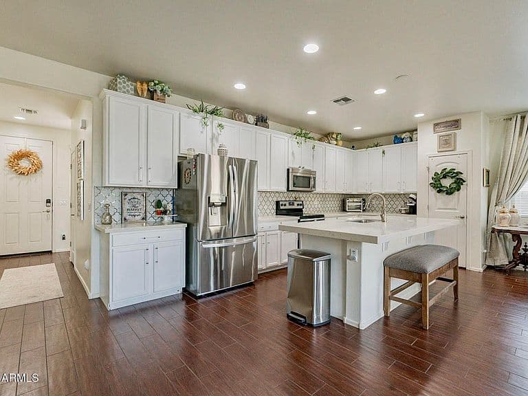 1176 N 163rd Ln photo 2