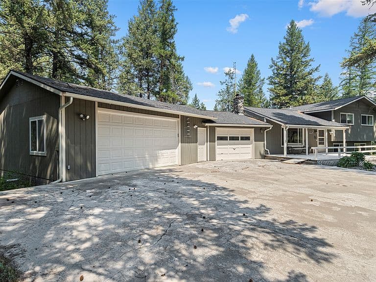 385 Springhill Rd photo 2