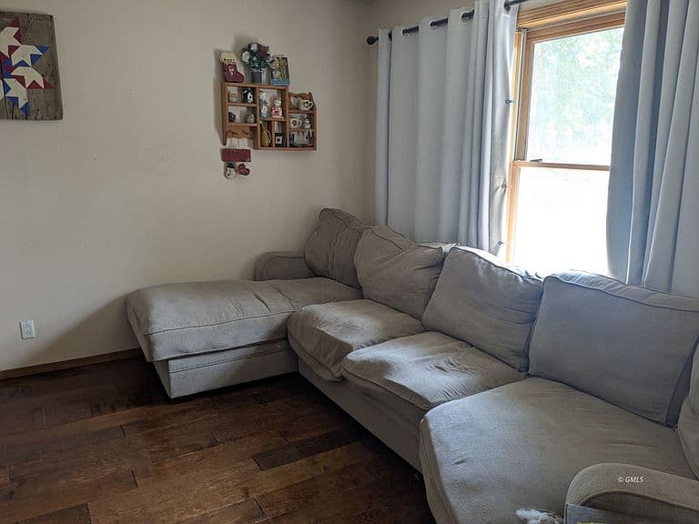 207 Hemlock Ave photo 4