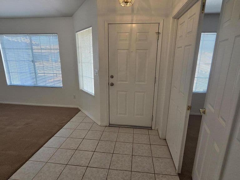 2925 E BLACKHAWK Drive photo 2