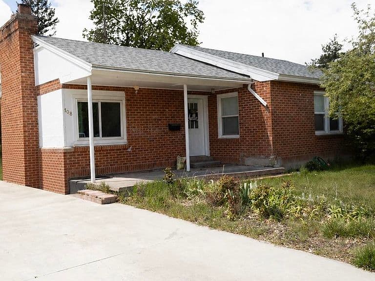 108 Horrocks Dr photo 1