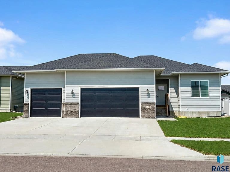 110 Atlantic Cir photo 1
