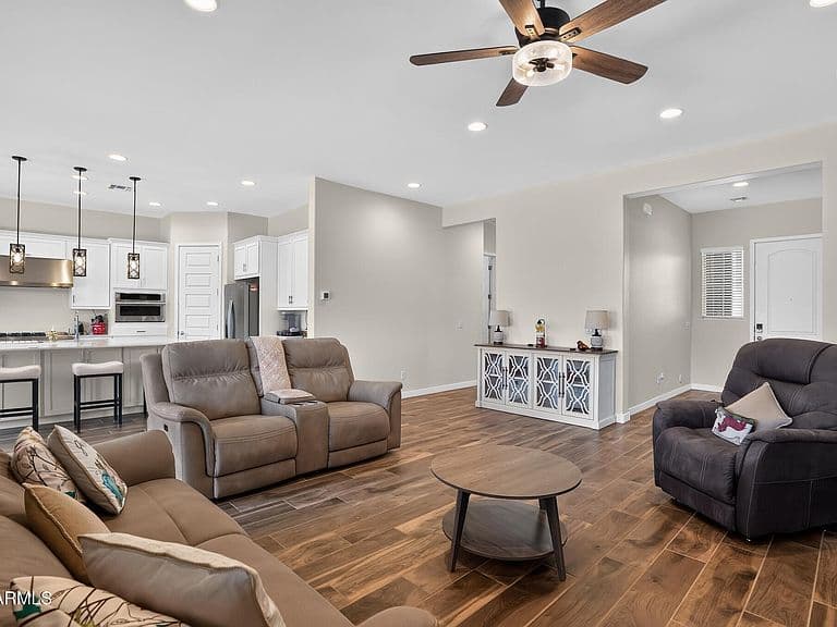 3228 E SADDLETREE Way photo 5