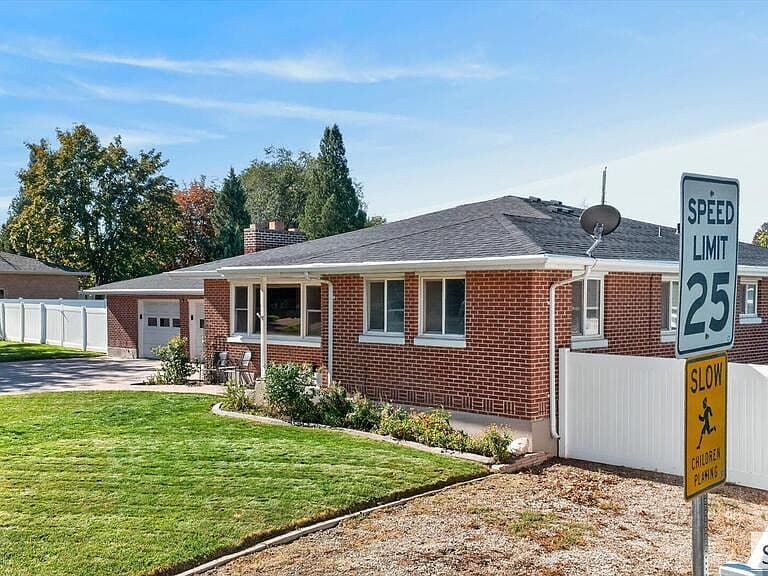 987 Taney Ln photo 3