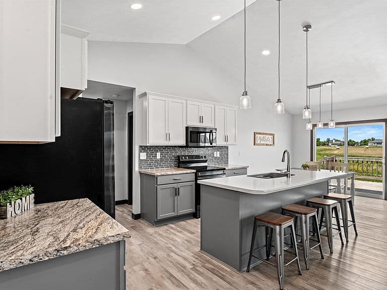 630 Creekside Trl photo 4
