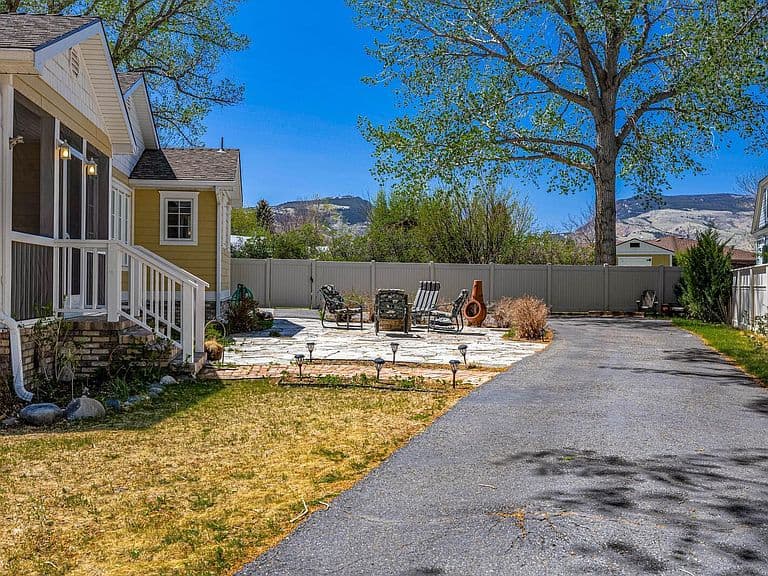 1627 11th St photo 5