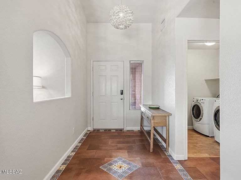 821 N Silverleaf Oak Pl photo 3