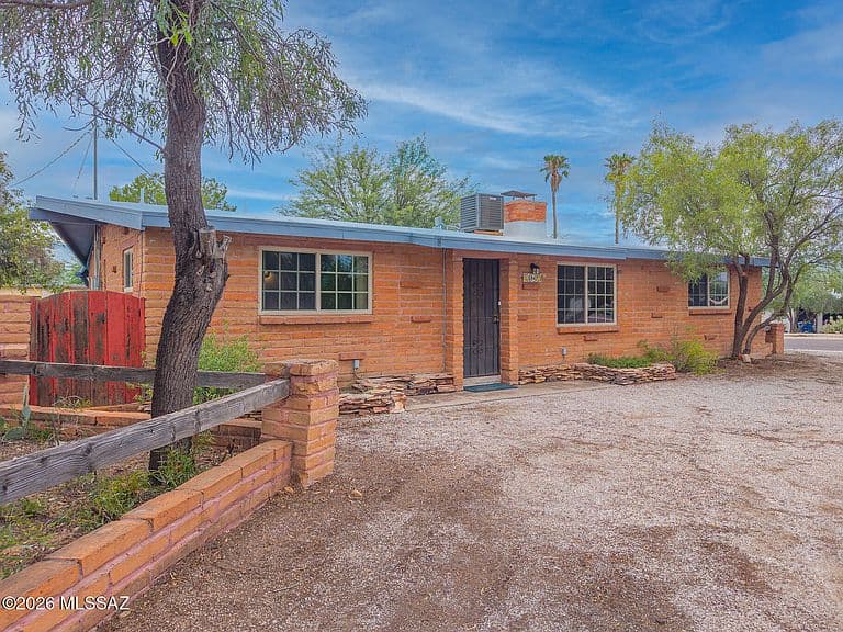 6843 E Scarlett St photo 2