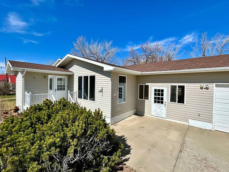120 Scotsman Dr photo 2