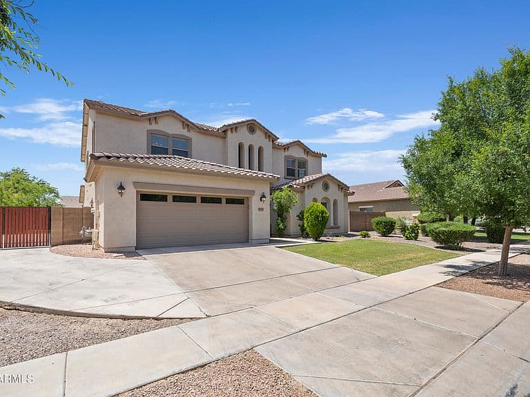 2723 E Courtney St photo 1