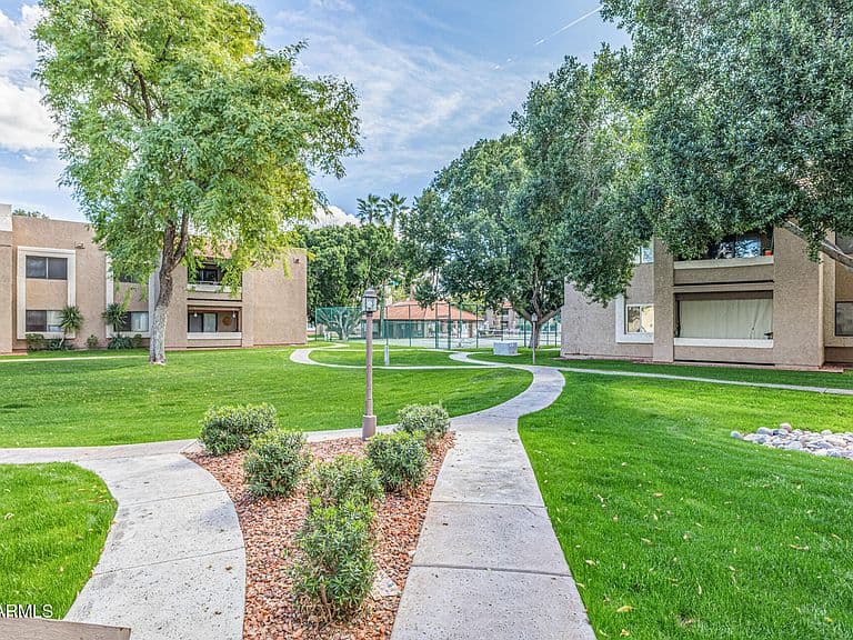 2146 W Isabella Ave APT 122 photo 1