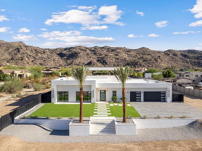 2309 E SOUTH MOUNTAIN Avenue photo 1