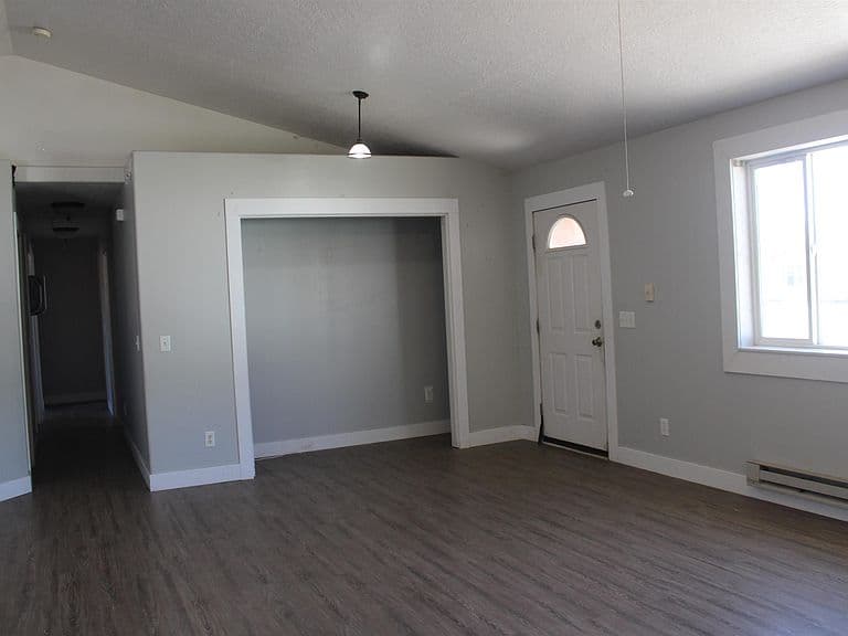 620 Frosty Ct photo 3