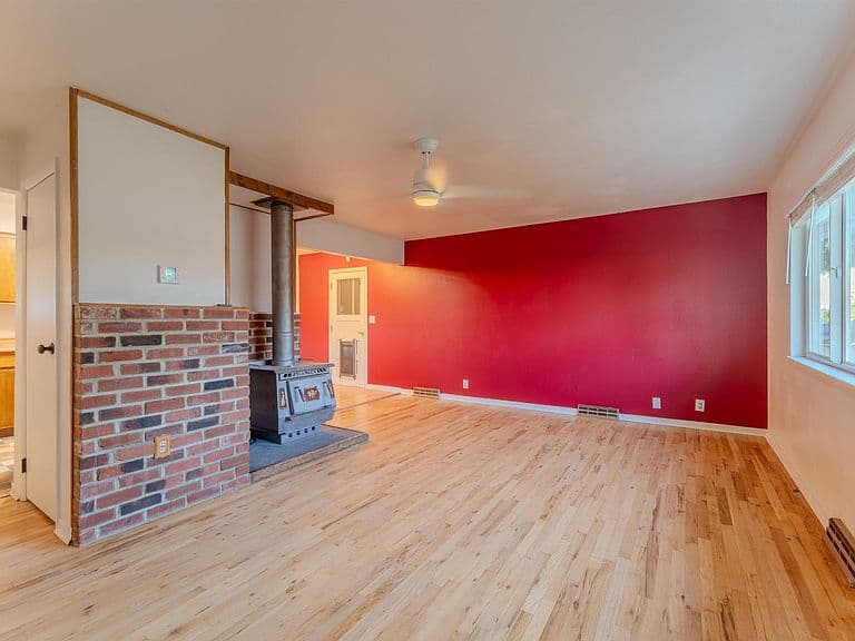 1090 Black Blvd photo 5