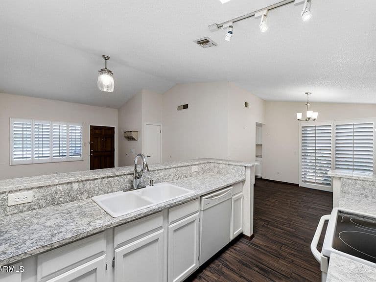 2929 E BROADWAY Road #100 photo 1