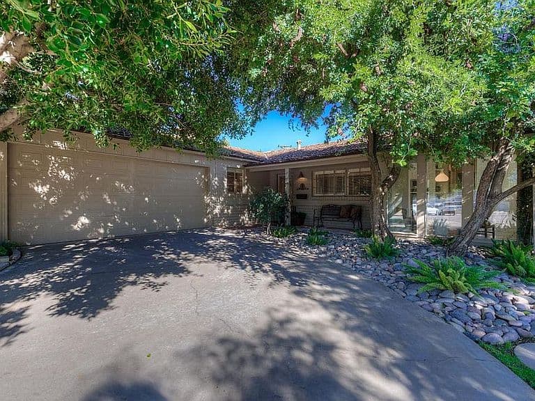 3434 E Oregon Ave photo 1