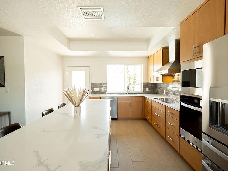 15215 N 7th Pl photo 4