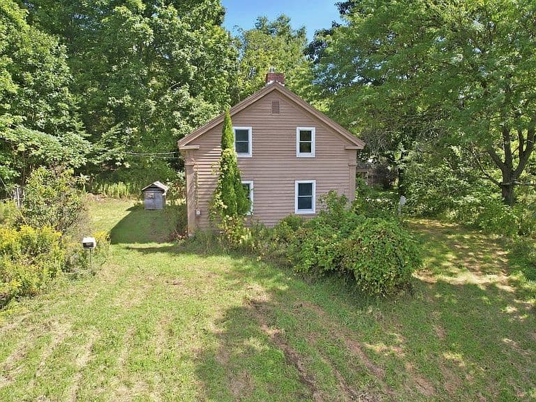 674 Dunbar Road photo 1