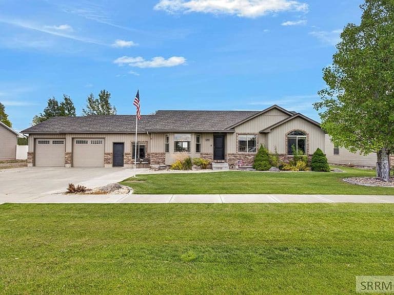 2890 N Sunlight Dr photo 1