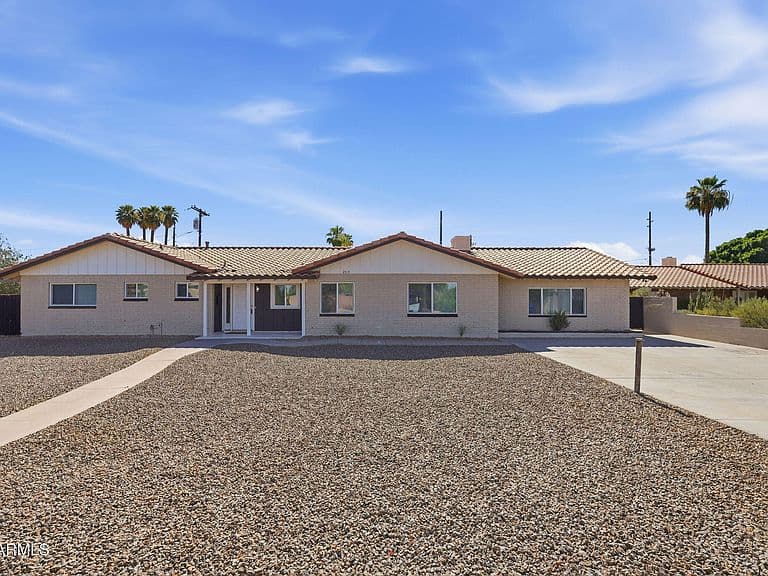 2515 S PALM Drive photo 1