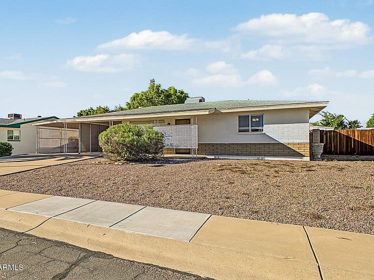 5634 E DES MOINES Street photo 3