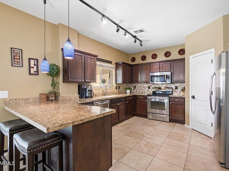 2631 E LA COSTA Drive photo 3