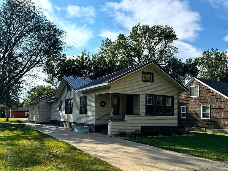 423 Kasan Ave photo 4