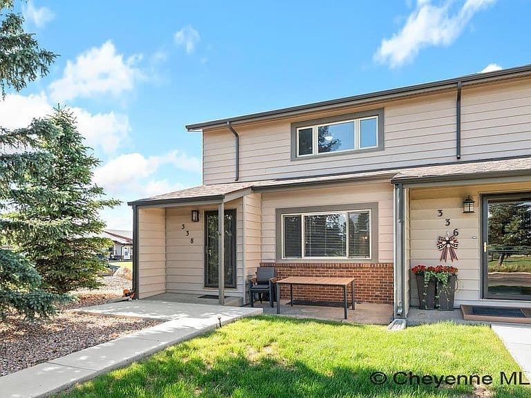 338 Manewal Dr photo 1
