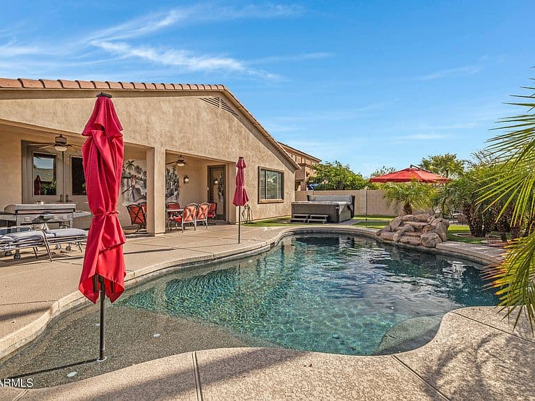 11021 W Adams St photo 1