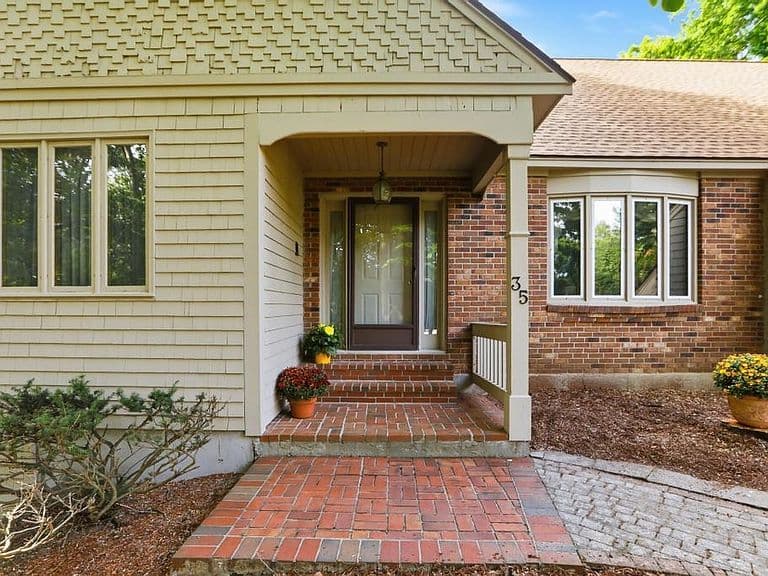 35 Hyacinth Drive photo 2