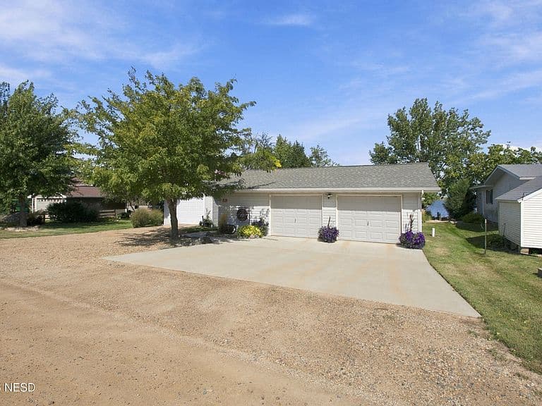 46 W Lakeshore Dr photo 4