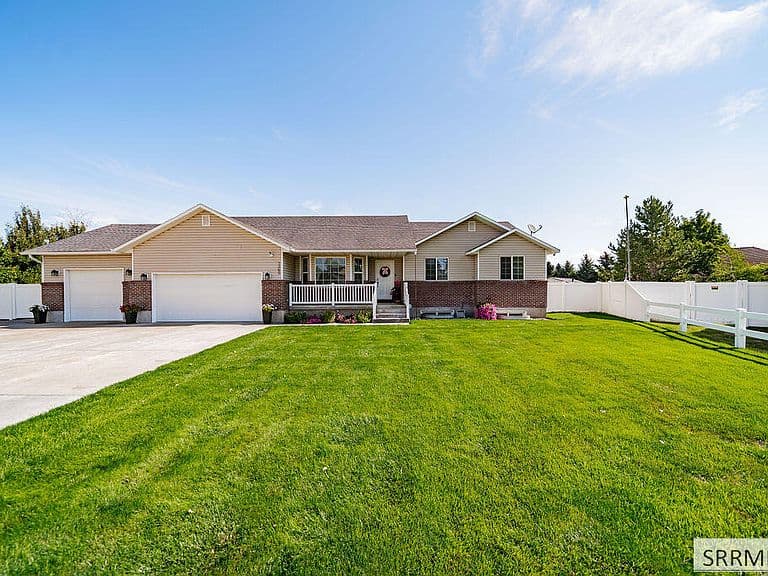 1365 Amaya Cir photo 1